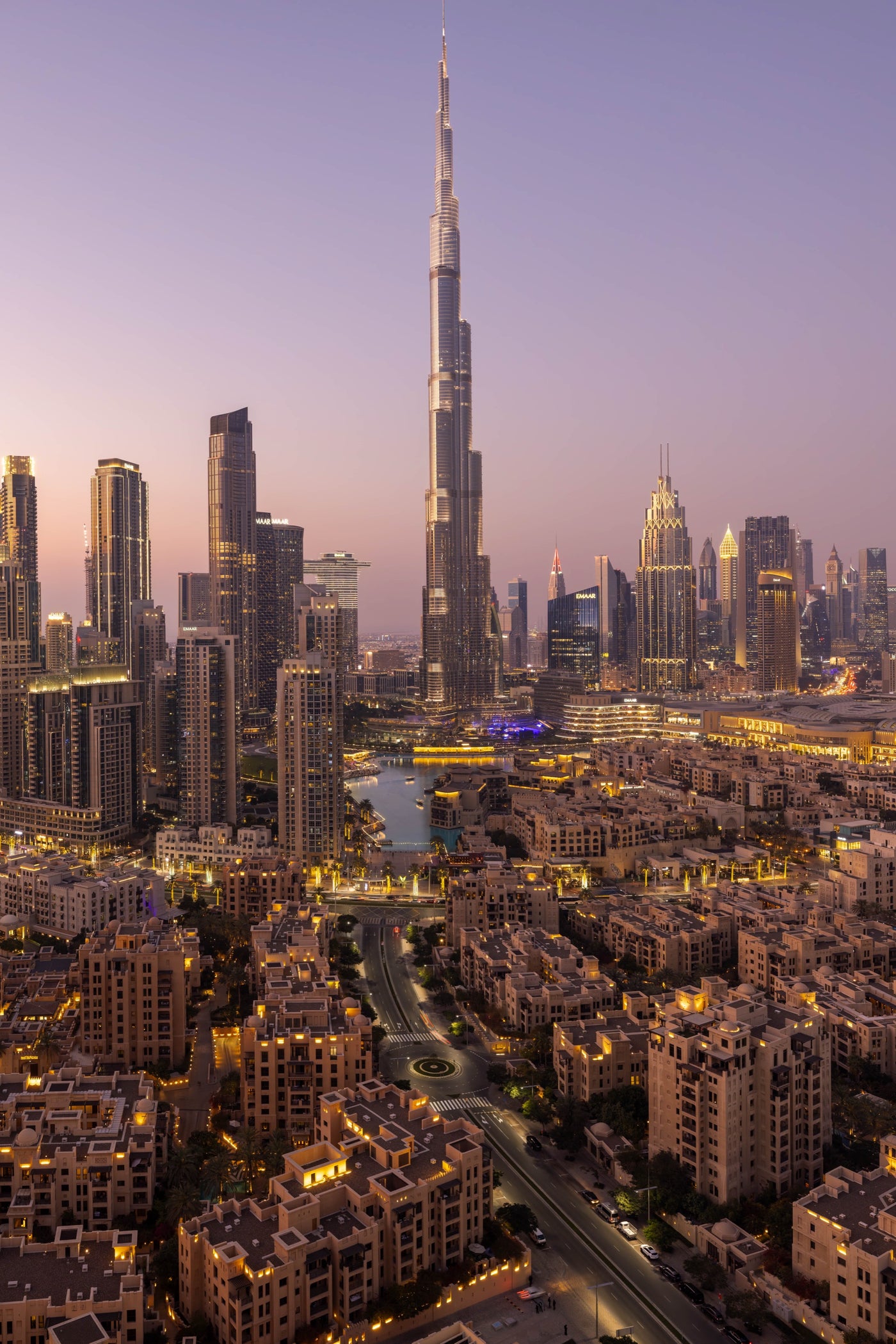 Dubai skyscrapers — photography by Anna Shehtova (15/18)