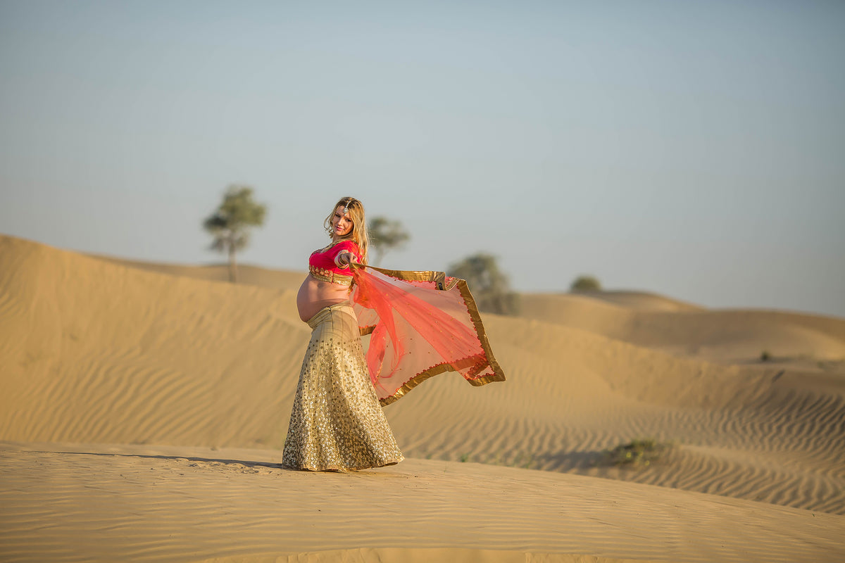 Sunrise desert maternity session — photography by Anna Shehtova (3/15)