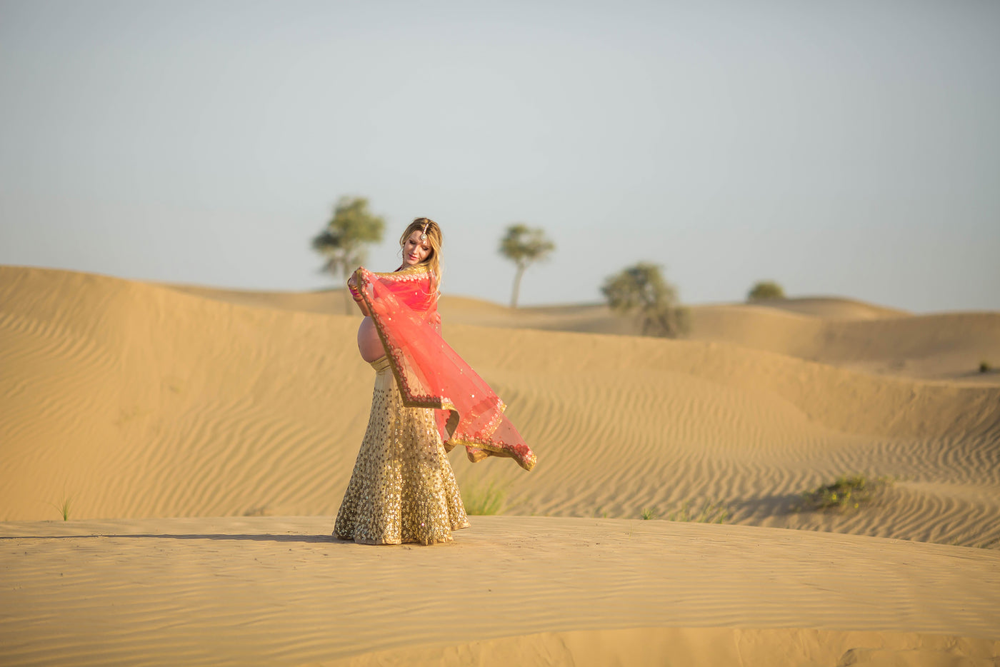 Sunrise desert maternity session — photography by Anna Shehtova (5/15)