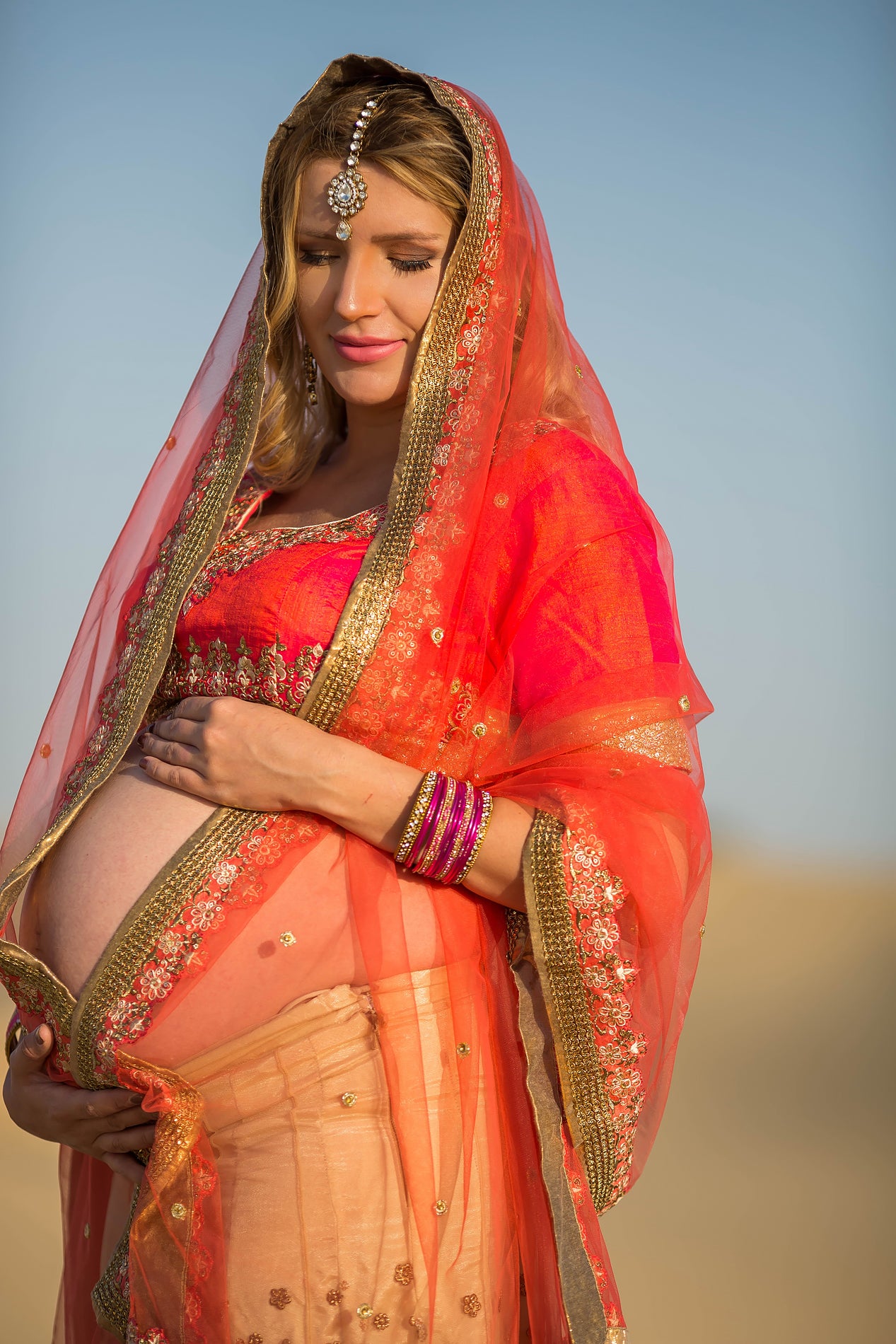Sunrise desert maternity session — photography by Anna Shehtova (6/15)