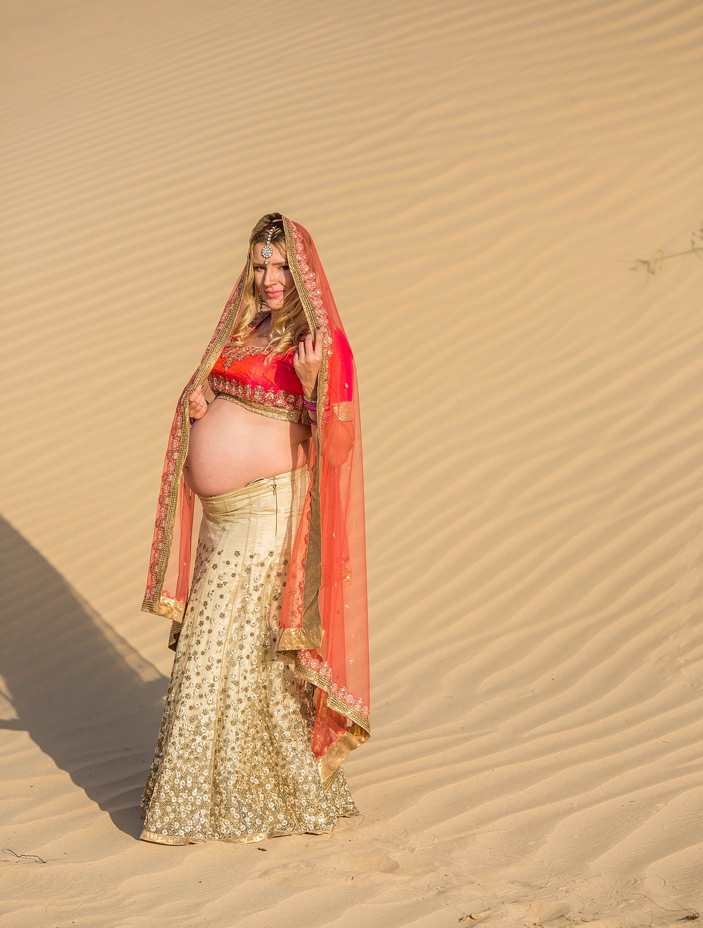 Sunrise desert maternity session — photography by Anna Shehtova (7/15)