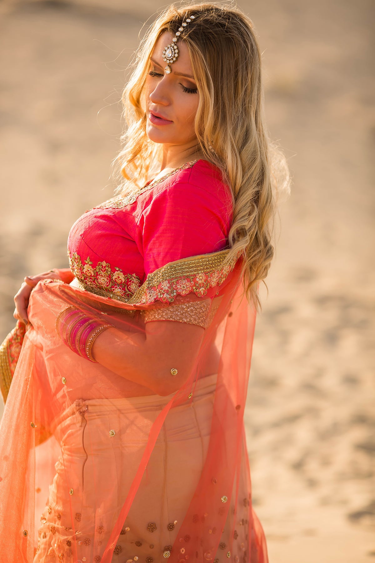 Sunrise desert maternity session — photography by Anna Shehtova (10/15)