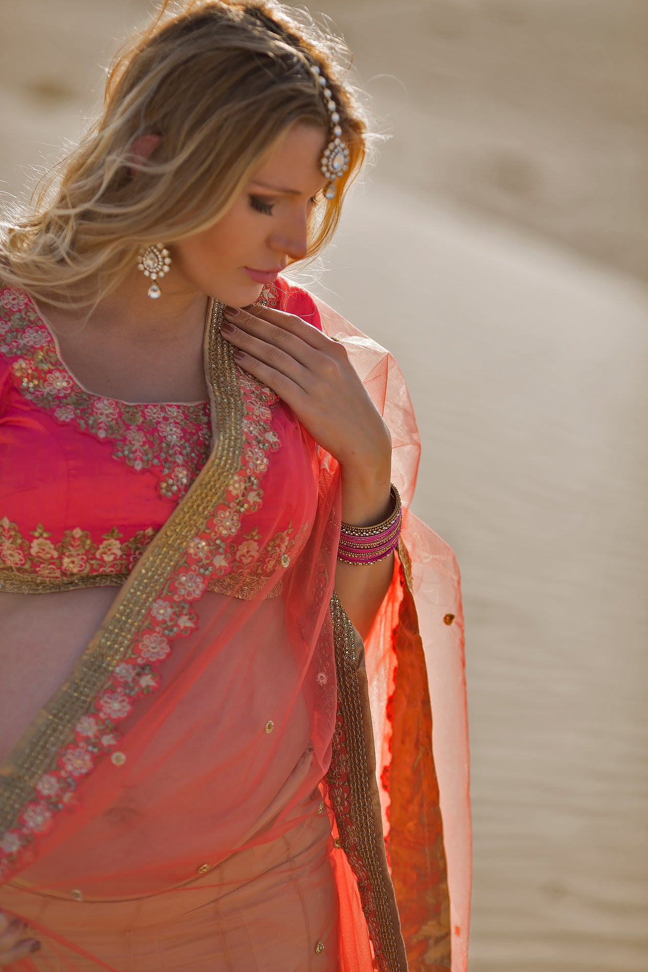 Sunrise desert maternity session — photography by Anna Shehtova (12/15)