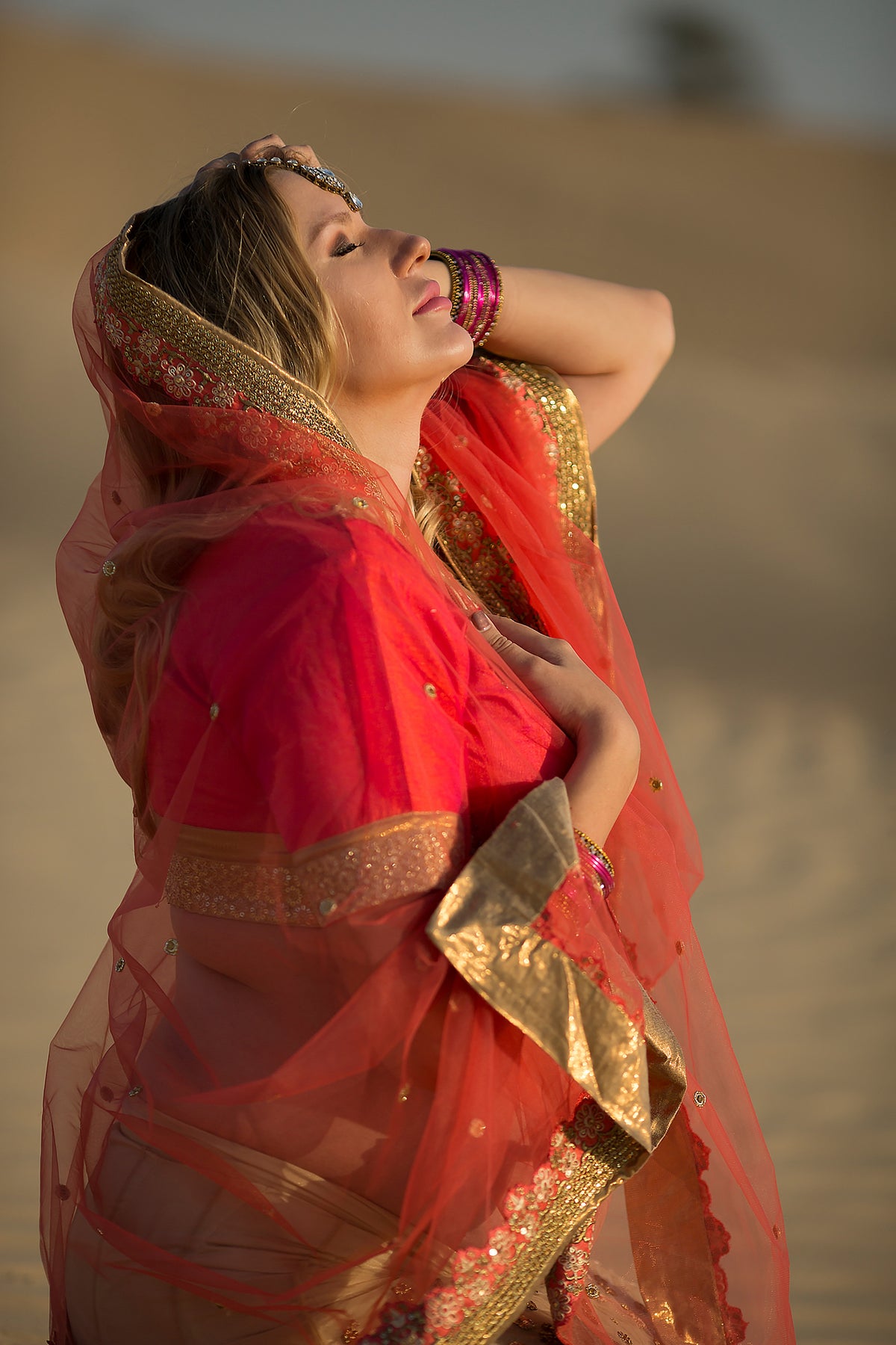 Sunrise desert maternity session — photography by Anna Shehtova (15/15)