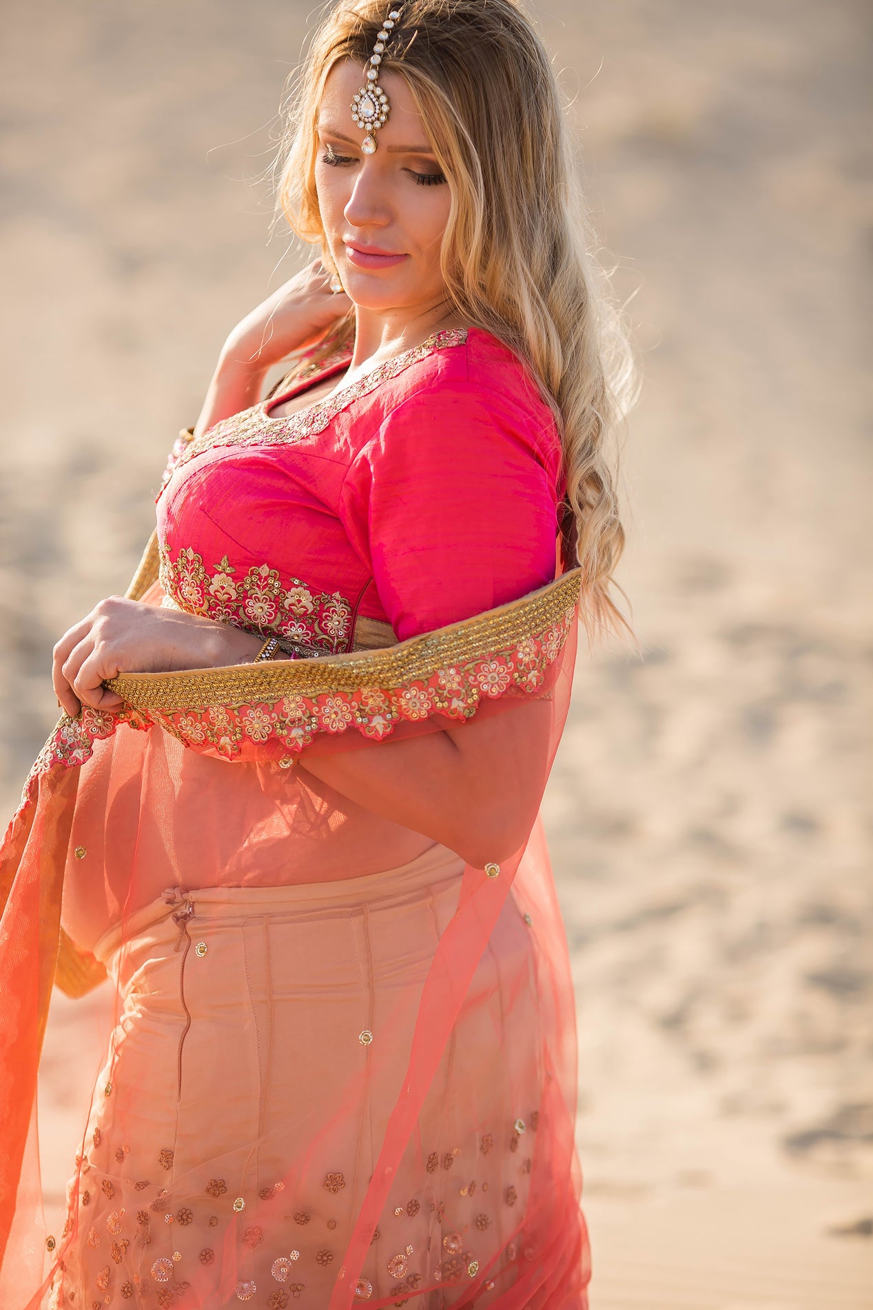 Sunrise desert maternity session — photography by Anna Shehtova (2/15)