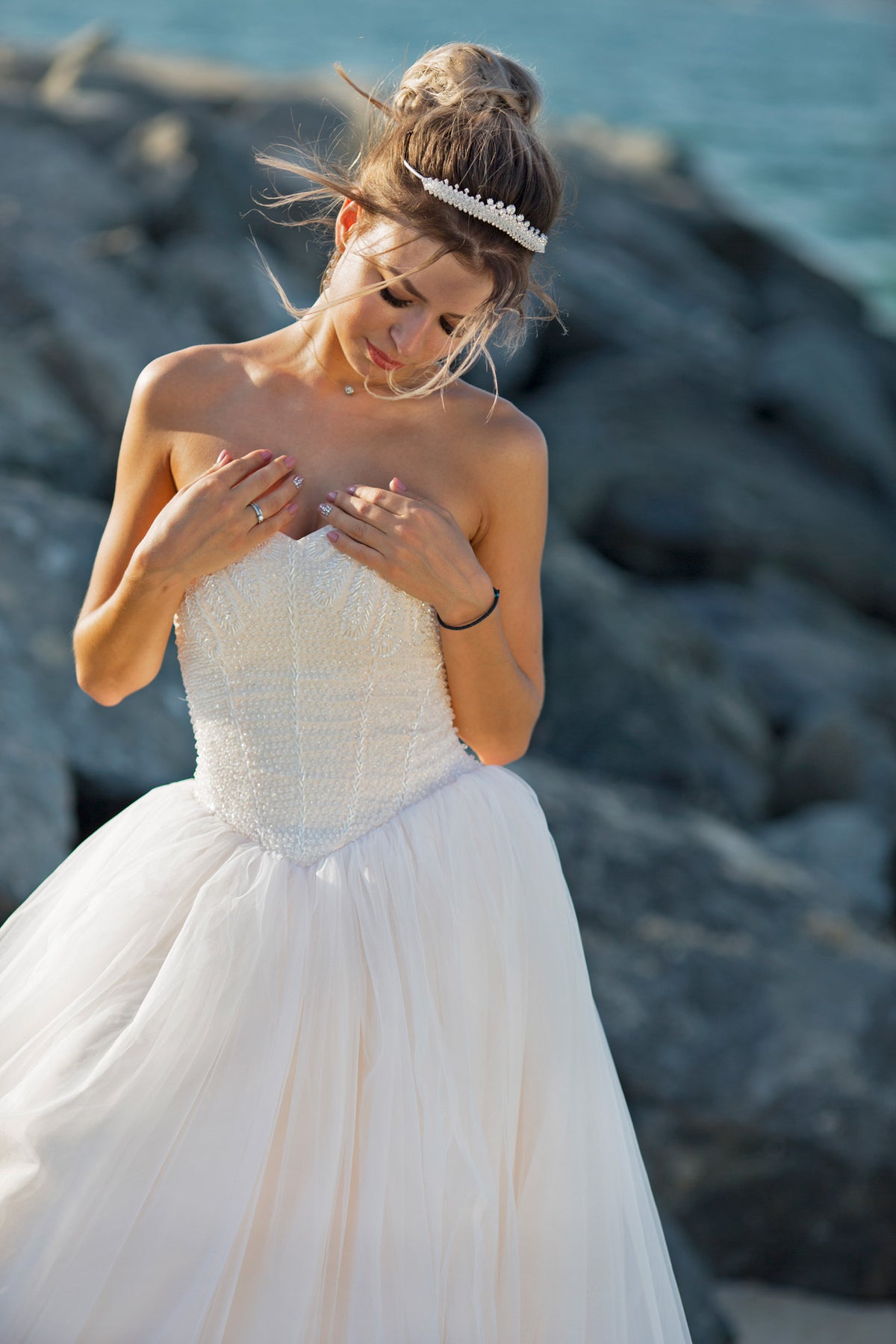 Newly-wed's dance in the desert — photography by Anna Shehtova (13/16)