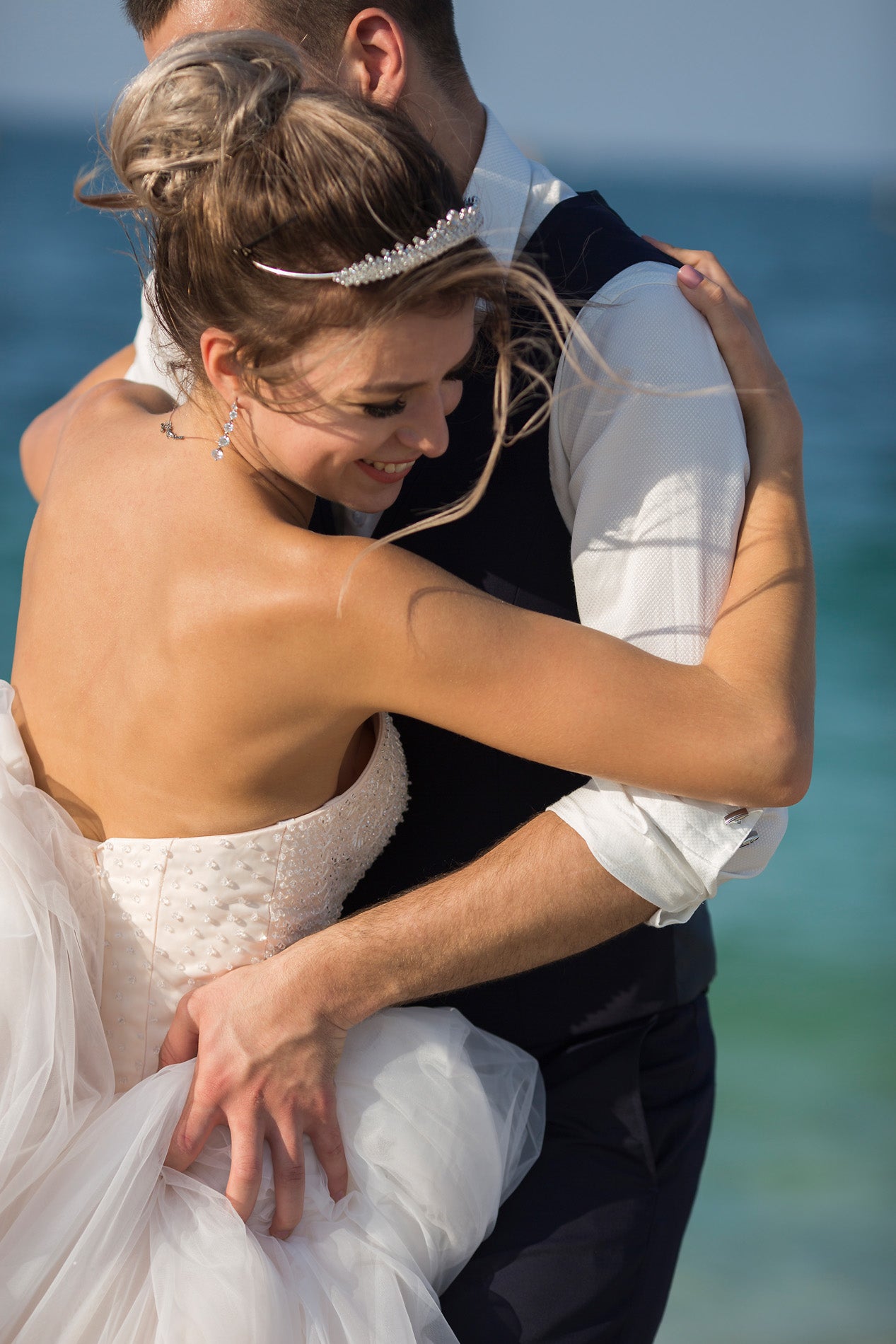 Newly-wed's dance in the desert — photography by Anna Shehtova (14/16)