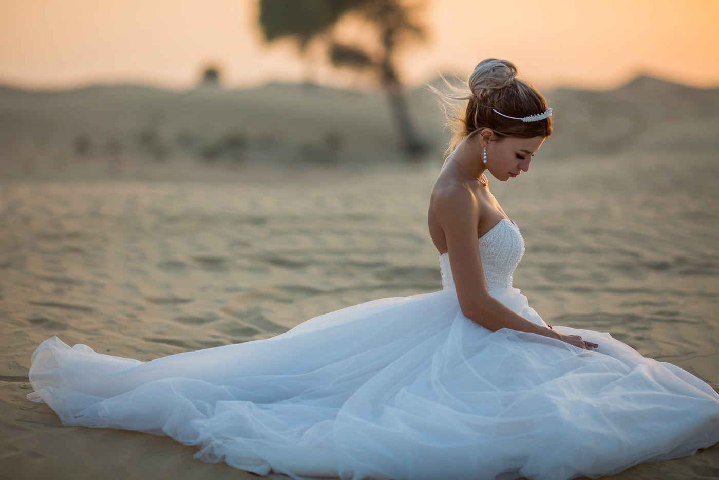 Newly-wed's dance in the desert — photography by Anna Shehtova (16/16)