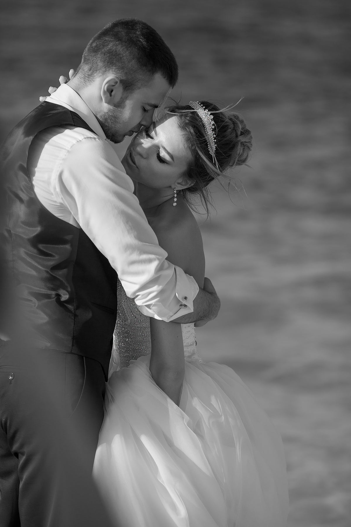 Newly-wed's dance in the desert — photography by Anna Shehtova (2/16)